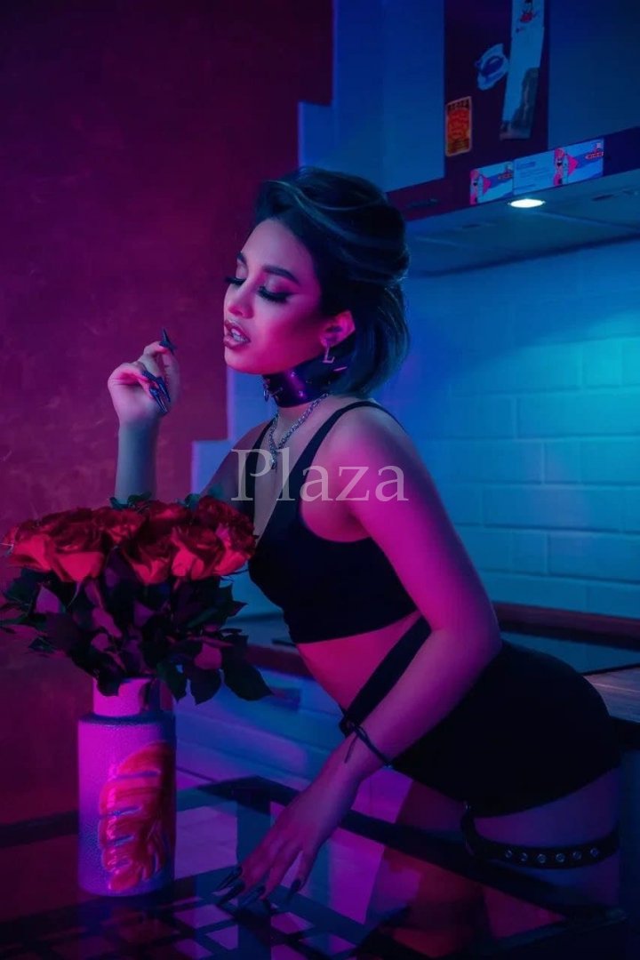 Roxy Lips Porno Star